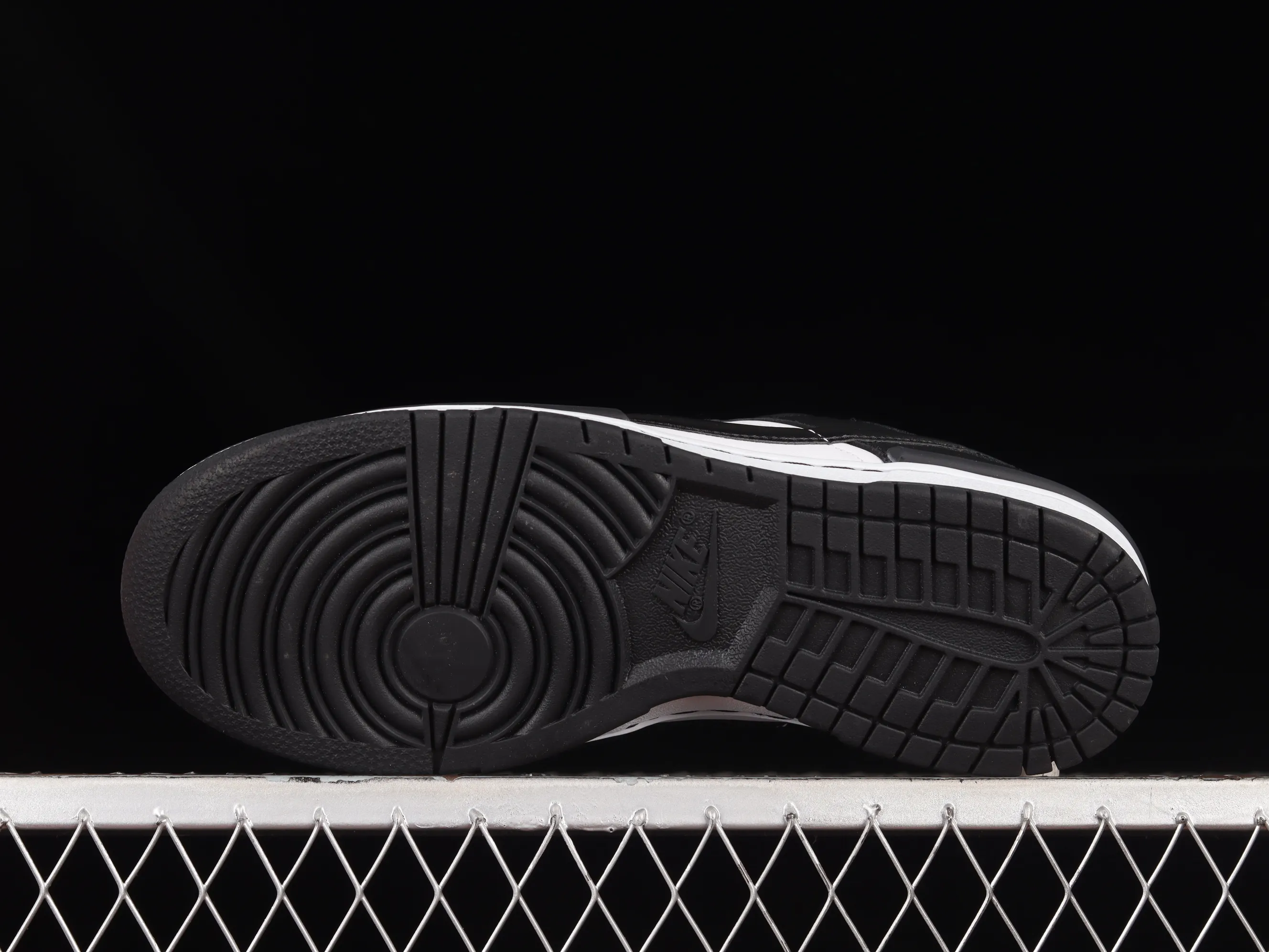 All categories Nk SB Dunk Series Nk SB Dunk Low low-top sneakers C version Nk Dunk Low "Twist Panda" Mutated Panda SB low-top sports and leisure sneakers DZ2794-001
